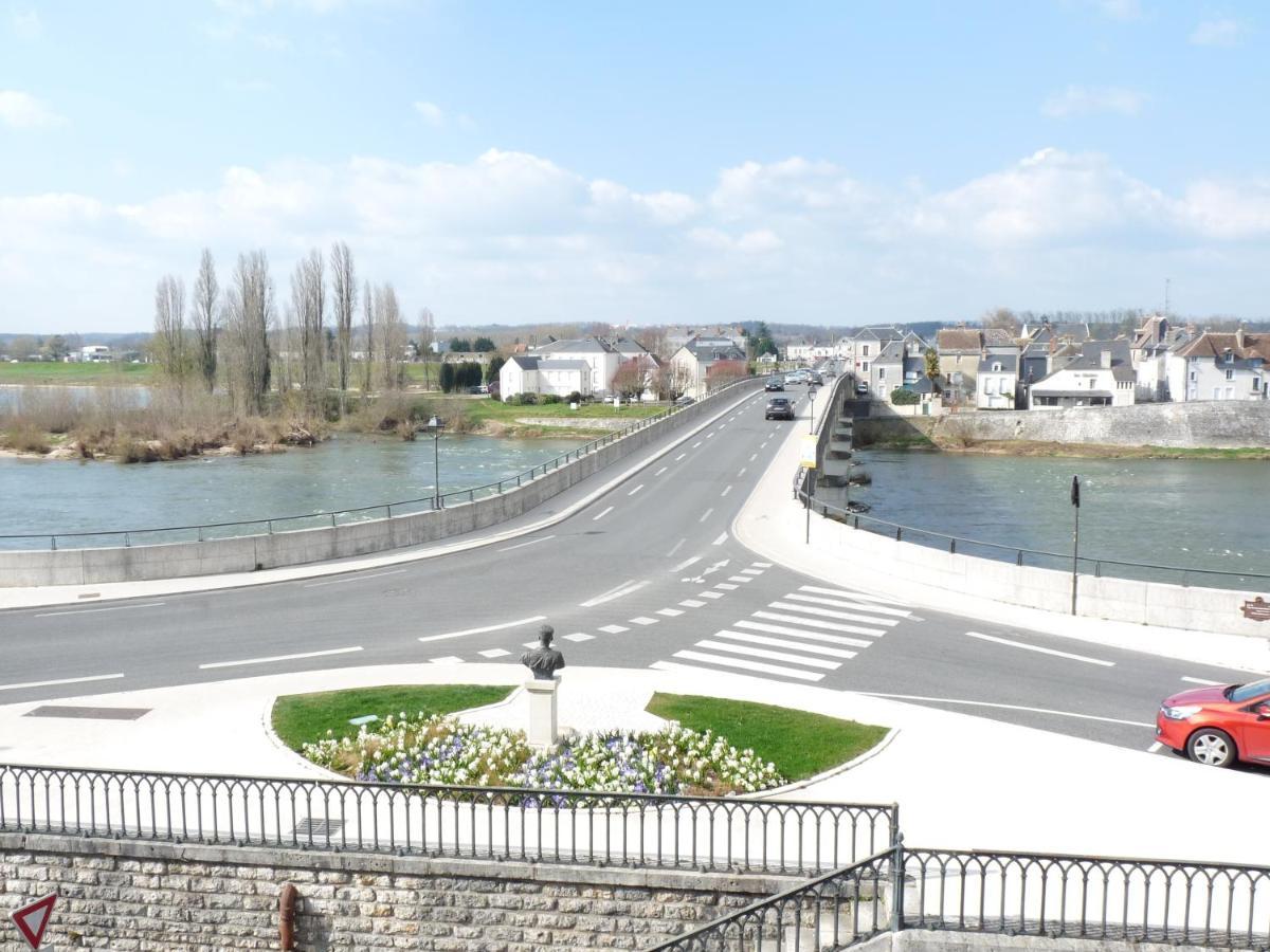 Le Pont Royal Apartment Амбоаз Екстериор снимка